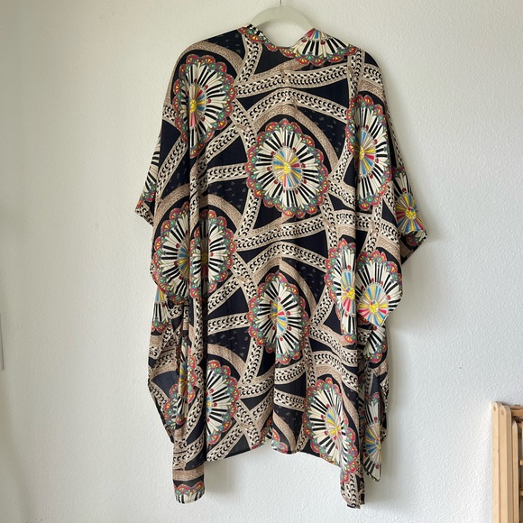 Passion Fusion Kimono - Picture 4 of 5